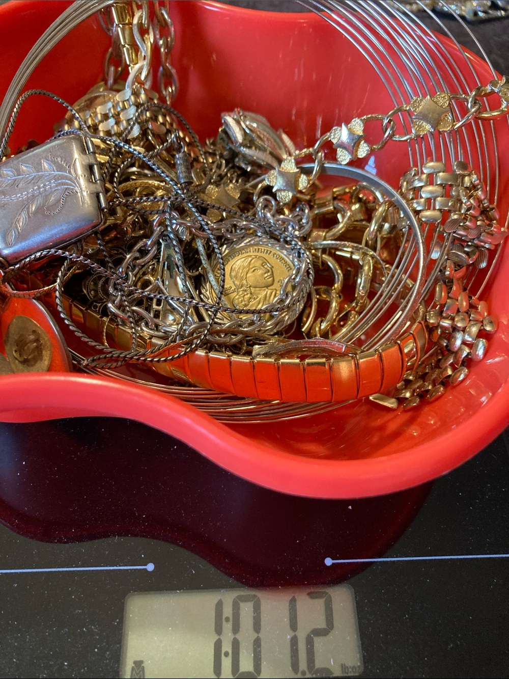 1 LB Untested Gold Tone & Silver Tone Jewelry Lot